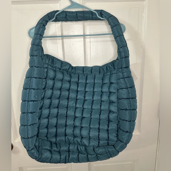 NWT Free People Movement Quilted Carryall Bag in Pine - Picture 6 of 7